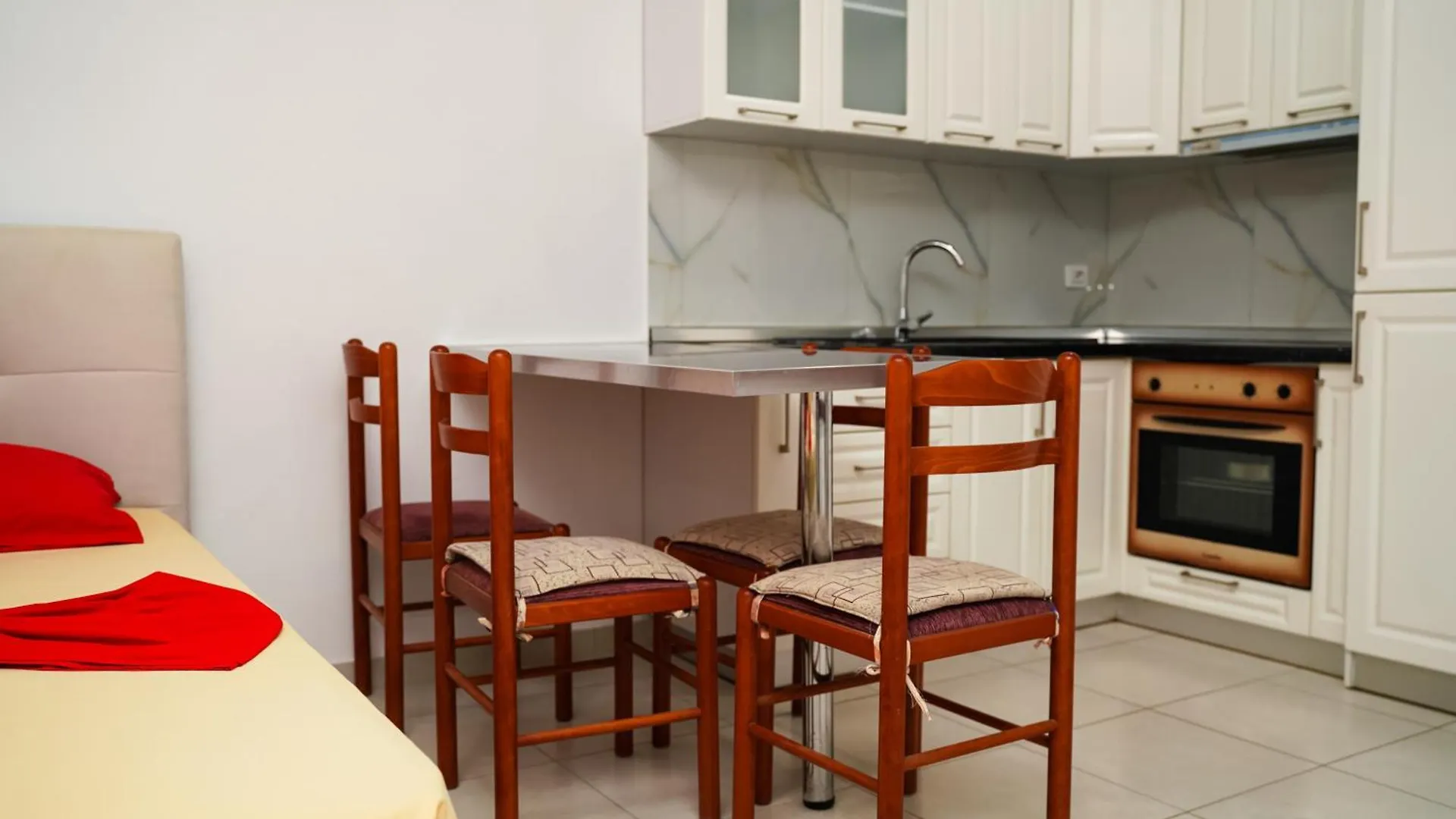 Kapri Apartaments Qerret 0*,  Albánie